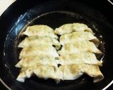 失敗なし。生餃子の焼き方作り方4写真