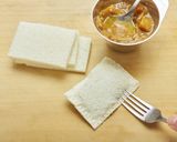 朝ごはんに!食パンで焼きカレーパン作り方1写真