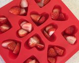 材料３つ‼️苺ミルクアイス作り方1写真