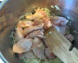 骨付き鶏もも肉のチリとトマトの煮込み作り方2写真