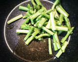 捨てずに簡単！春菊の茎と人参のきんぴら作り方4写真