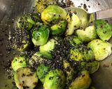 ほんのり甘い★芽キャベツの胡麻サラダ作り方5写真