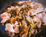 こめ豚ロースでだし醤油にんにく炒め。作り方3写真