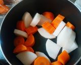 鶏ハム作りで余った皮と野菜の煮物作り方2写真