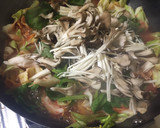 キャベツとほうれん草のトマたまスープ作り方1写真