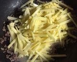 子供も大好きじゃがいものミンチ炒め作り方4写真