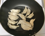 【凍ったままで！】冷凍餃子の焼き方★作り方1写真