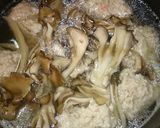 鶏団子とごぼうと舞茸のお吸い物作り方4写真