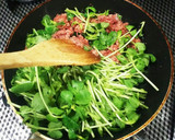 おつまみに！豆苗とコンビーフ炒め作り方4写真