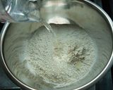 粉とお湯だけ！手作りもちもちの餃子の皮作り方1写真