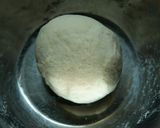 粉とお湯だけ！手作りもちもちの餃子の皮作り方4写真