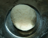 粉とお湯だけ！手作りもちもちの餃子の皮作り方4写真