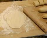 粉とお湯だけ！手作りもちもちの餃子の皮作り方9写真