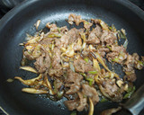 牛肉のすき焼き風炒めトースト作り方2写真