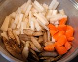 簡単!さば缶と根菜、油揚げの煮物作り方2写真