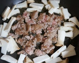 とろ旨♪ひき肉とエリンギのニラ玉炒め☆作り方6写真
