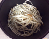 もやしとワカメと鶏皮の中華スープ作り方5写真