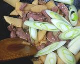 生めかぶとたけのこの豚タン炒め作り方3写真