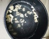 鶏皮とワカメのスープ作り方1写真