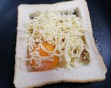 とろーり☆ベーコンエッグチーズトースト作り方3写真
