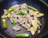 簡単！筍とアスパラの肉炒め(カツオ風味)作り方3写真