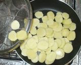 鶏肉とじゃがいもの簡単にんにくカレー炒め作り方4写真