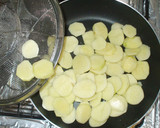 鶏肉とじゃがいもの簡単にんにくカレー炒め作り方4写真