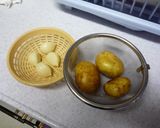 簡単！新じゃがとニンニクのロースト作り方1写真
