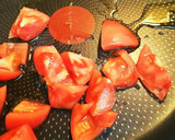 即簡単で美味しい。豆苗とトマトの卵とじ。作り方2写真