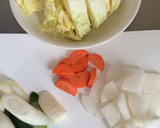 旨味たっぷり♪豚と野菜の簡単スープ作り方1写真