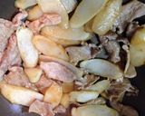 誰でもできる♡ウドと豚肉の味噌炒め♪作り方3写真