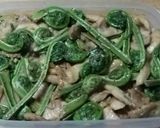 コゴミと鶏モモ肉のソテー作り方5写真