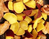 鶏ももとさつまいもの特製ハニーチリソース作り方6写真
