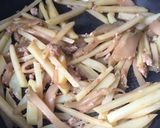 じゃがいもとパクチーのナンプラー炒め作り方5写真