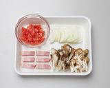 きのことトマトの洋風うどん作り方1写真