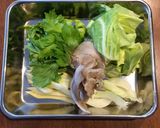春キャベツの炒め物　セロリの葉っぱ消費作り方1写真