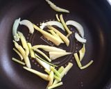 春キャベツの炒め物　セロリの葉っぱ消費作り方2写真