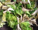 春キャベツの炒め物　セロリの葉っぱ消費作り方3写真