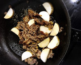 長芋と牛肉とさやえんどうの醤油炒め作り方3写真