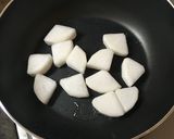 蜂蜜でツヤっと柔らか♪豚バラ大根の煮物作り方2写真
