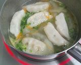 冷凍焼き餃子を水餃子スープに！作り方4写真