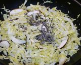簡単！筍と春キャベツと鮭の塩昆布炒め作り方1写真