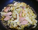 簡単！筍と春キャベツと鮭の塩昆布炒め作り方2写真