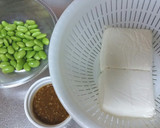 簡単一品～水切り豆腐と枝豆のごま和え～作り方1写真