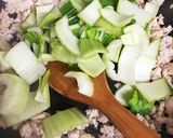 簡単節約☆鶏ひきもやしとチンゲン菜炒め作り方2写真