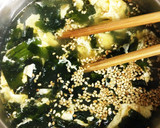 簡単☆焼肉のタレで卵とワカメの中華スープ作り方5写真