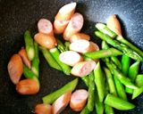 簡単すぎるアスパラとウインナー炒め作り方4写真