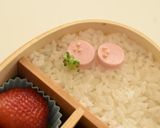 【キャラ弁】魚肉ソーセージのイチゴ弁当作り方3写真