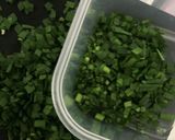 食欲そそるピリ辛ニラだれ丼作り方1写真
