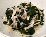 簡単☆新玉葱とワカメの麺つゆ和え作り方3写真